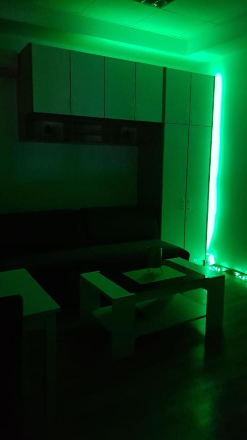 Central Apartment With 24-7 Building Security Újvidék Kültér fotó