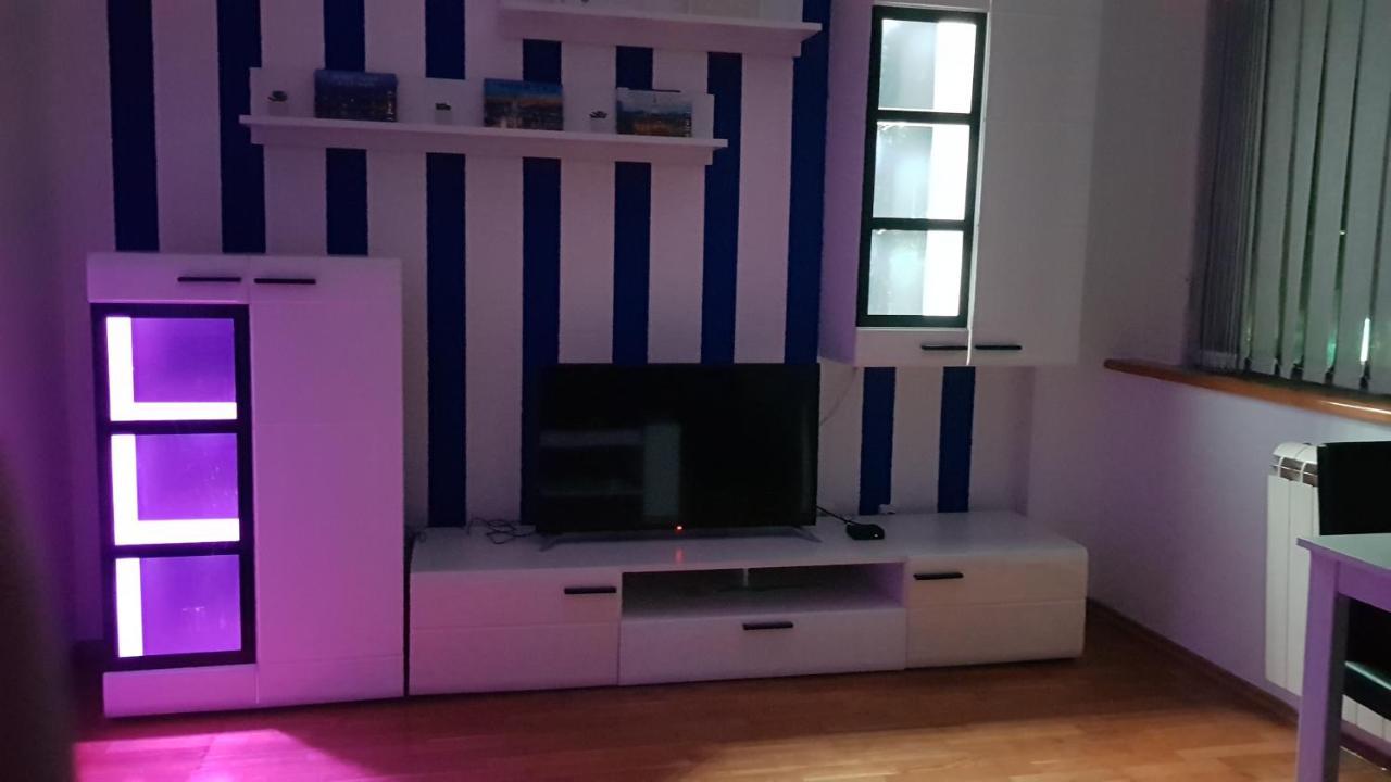 Central Apartment With 24-7 Building Security Újvidék Kültér fotó